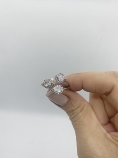 Anillocon piedras de mujer, Trit
