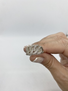Anillo con piedras de mujer, Sere