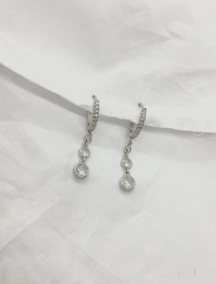 Aros colgantes de mujer, Carla