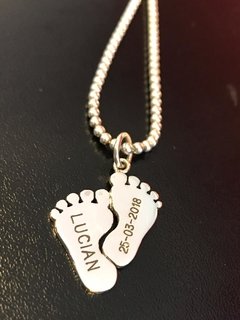 Dije colgante de mujer personalizado, Piecitos en internet