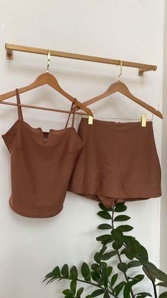 REGATA PRADA LIZ DECOTE V BRONZE - comprar online