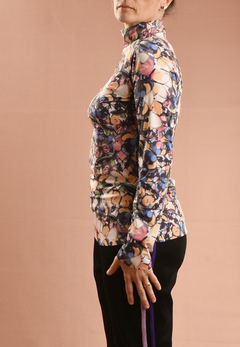 Blusa Gola Alta Borboletas Coloridas