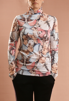 Blusa Gola Alta Borboletas Aquarela