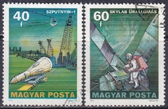 35242 .... HUNGRIA - ASTRONÁUTICA - SPUTNK I e SKYLAB - 1977 - USADOS