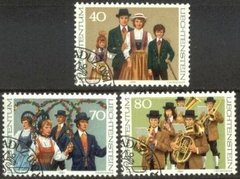 16041 .... LIECHTENSTEIN - ROUPAS TÍPICAS DE FESTEJO - 1980 - SERIE USADA