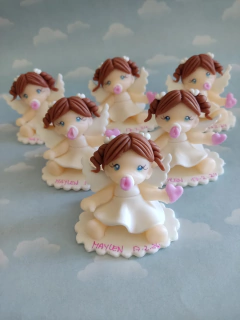 Souvenirs 10 Angelitas Bautismo primer añito Porcelana Fria - tienda online