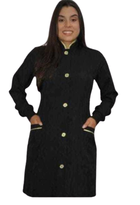 Jaleco feminino preto com detalhes dourados tecido OXFORD