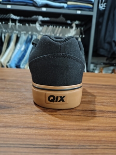 Tênis Qix Alan Mesquita - Preto/Gum na internet