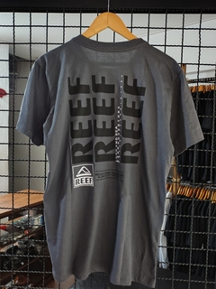 T-Shirt Reef Shadow Chumbo - comprar online