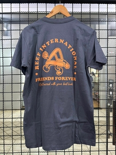 Camiseta Reef Friends Chumbo - comprar online