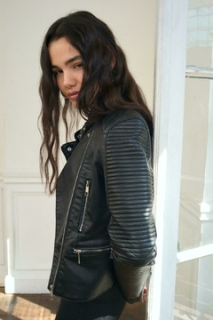 Campera Guns - comprar online