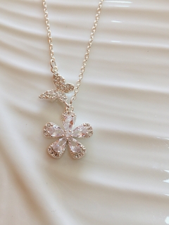 COLLAR MARIPOSA Y FLOR - comprar online