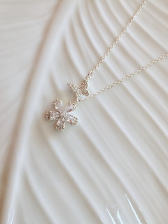 COLLAR MARIPOSA Y FLOR