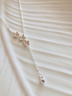 COLLAR CORBATERO FLORES