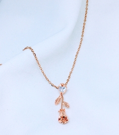 COLLAR ROSA CON CUBICS