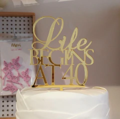 Topo de Bolo Life Begins At 40 - comprar online
