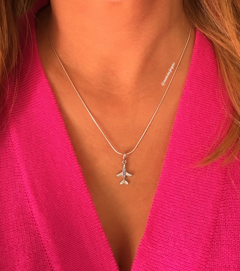collar avión cadena clapton de 45 cm + dije plata rodinada con cubic.