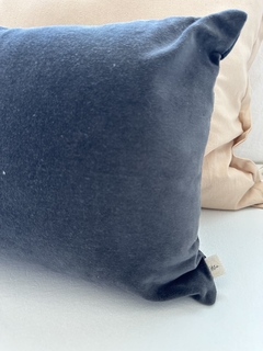 Almohadon terciopelo negro 30x50 + relleno - tienda online