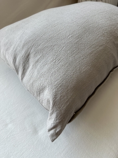 Imagen de Almohadon lino tussor gris 40x60 con relleno incluido