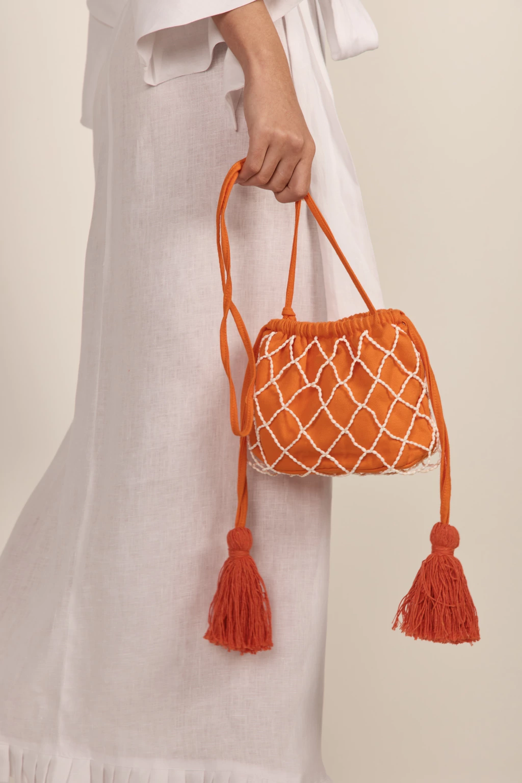 Bolsa Clutch Macramê de Mini Búzios laranja