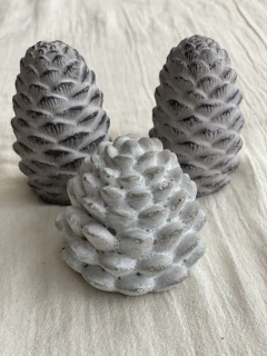 Figura de piña cemento grande.