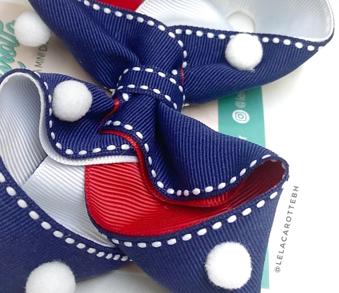 Laço Escolar boutique pesponto pompons