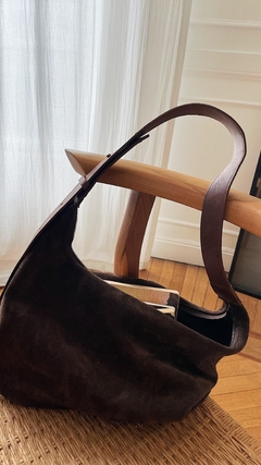 Imagen de CARTERA MEDIALUNA SUEDE