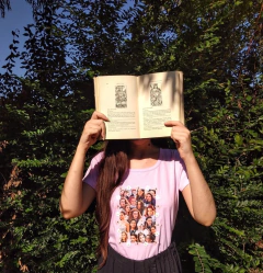 Capsula ¡Vivan Las Alium Trivias!: Remera Genovia - comprar online