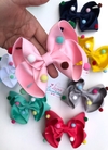 Laço Sophia G com pompons sortidos - Escolha suas cores