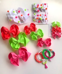 Coleção Neon - Parzinho Laço Clara M com pompons Neon na internet