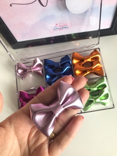 Caixinha “Meus Lacinhos” Laço Gravatinha PP em Lonita metalizada - LD Club