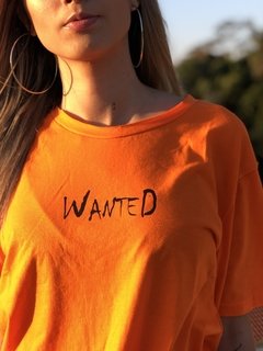 T- shirt Wanted na internet