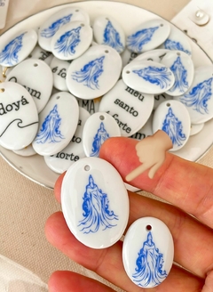 Pingente em porcelana oval maior "Iemanjá" - comprar online