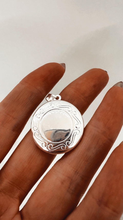 RELICARIO LUCAS PLATA LAMINADA - comprar online