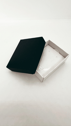 CAJA AROS CADENA ANILLO DOBLE BLANCAS Y NEGRA - comprar online