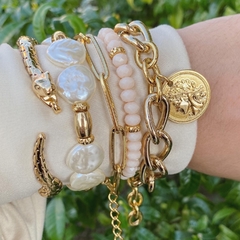 Pulseiras/ Braceletes: vendidos separadamente.