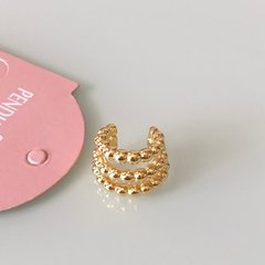 Piercing triplo, bolas lisas, banho ouro.