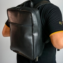 Imagem do Mochila em Couro Legitimo