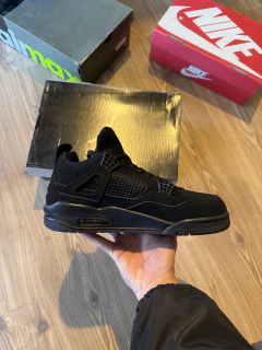 Jordan 4 Retro full black en internet