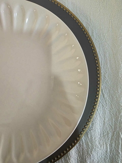 Plato de Sitio Grey & Gold LINE