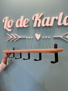 Perchero con estante