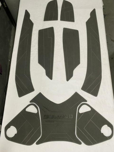 TAPETE JET SKI SEA DOO RXT 215 /RXT-X /RXT-X RS 260 /GTX 155 /WAKE PRO 215 /RXT 260 /RXT 260 RS PERSONALIZADO COM COLA 3M