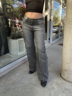 Jean baggy tiro bajo gris