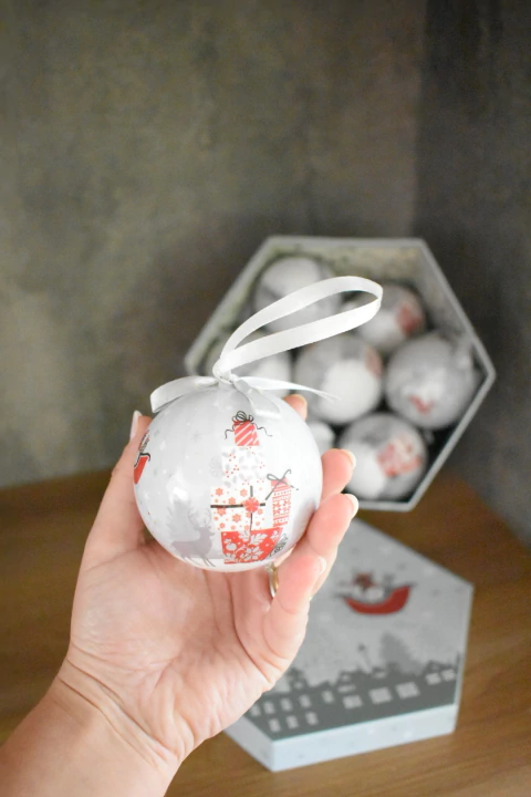 CAJA BOLAS REGALO 7,5 CM X 14 UNIDADES en internet