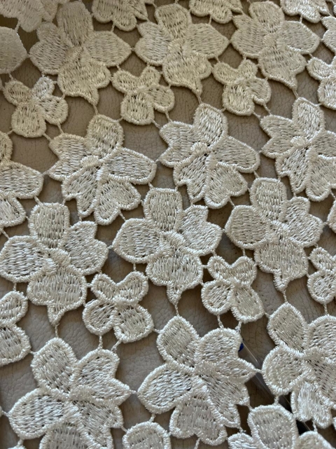 Guipure - CORTE: 1 mts x 0,64 mts