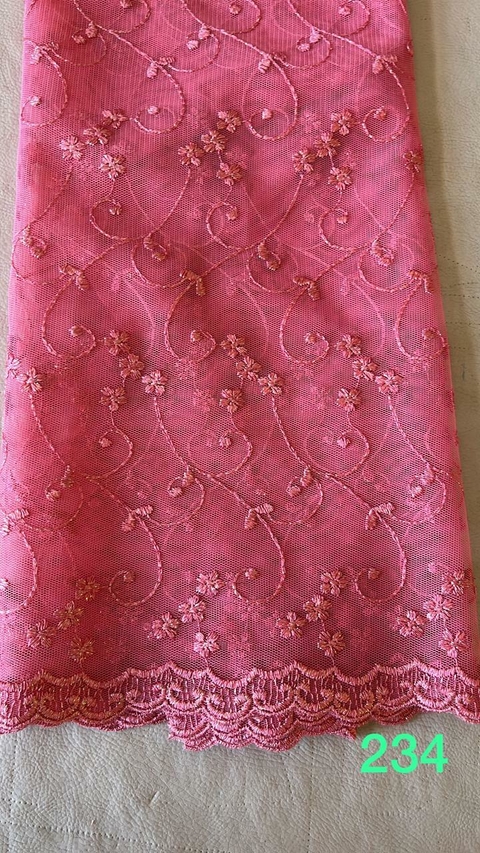 Tul bordado - CORTE: 0.44 mts x 1.10 mts