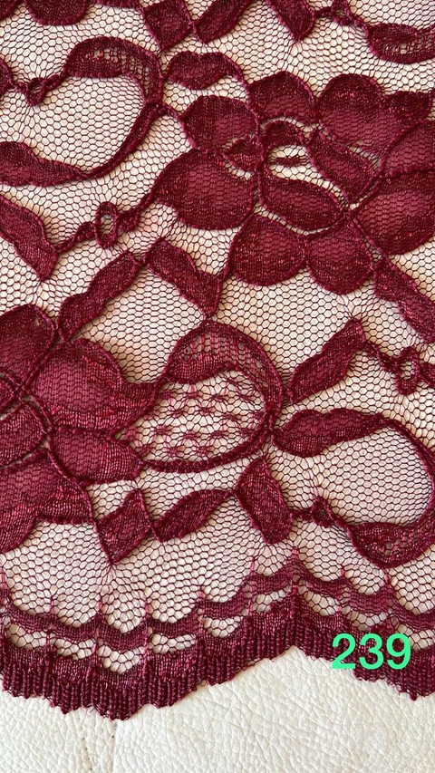 Encaje - CORTE: 0.90 mts x 1.20 mts + retazo