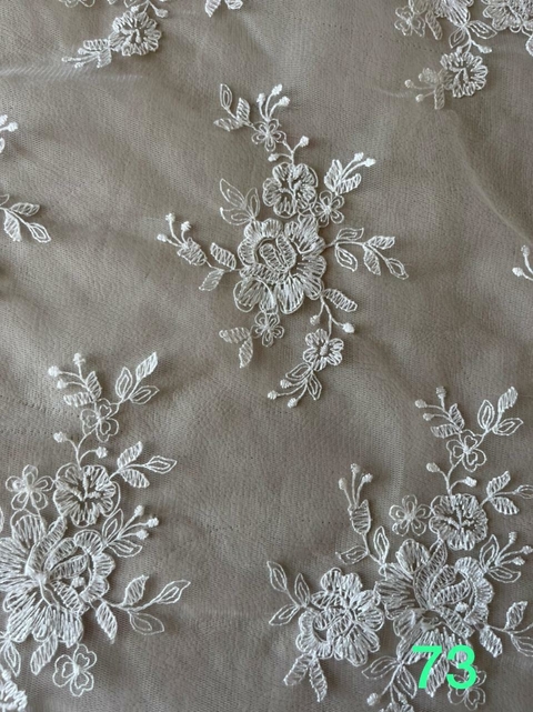 Encaje suizo reborde - CORTE: 0.92 mts x 0.72 mts