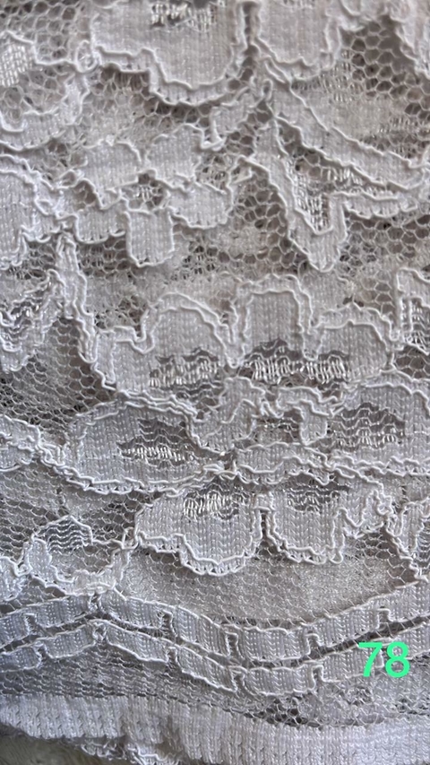 Encaje bordado - CORTE: 0.84 mts x 0.50 mts