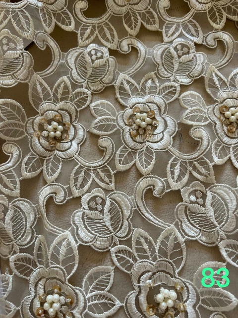 Organza calada - CORTE: 1.05 mts x 0.77 mts